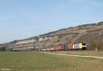 ES64 F4 202 zieht ein Containerzug nach Süden bei Thüngersheim. 16.03.17