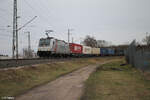 186 385-1 mit einem Containerzug in der Treuchtlinger Kurve in Nürnberg Hohe Marter. 18.02.24