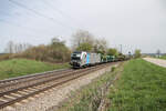 6193 135 mit einem leeren offenen ARS Altmann Autotransportzug bei Pölling in der Kurve.