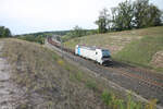 7193 168 zieht mit einem leeren Langschienenzug bei Emskirchen in Richtung Nrnberg.