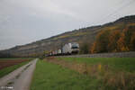 6193 162 zieht mit einem H-Wagen Zug bei Thüngersheim in Richtung Würzburg. 20.10.24