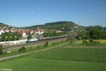 187 075-7 zieht mit einem Kesselzug durch Retzbach-Zellingen. 11.05.24