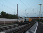 266 070 mit einem langen Bauzug durch Retzbach-Zellingen.