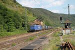 186 269-7 erreicht Kaub mit einem Containerzug.