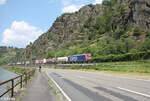 482 026-2 zieht mit einem KLV-Zug kurz hinter der Loreley in Richtung Süden. 20.07.24