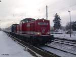 ADAM 22  Spike  und RailTransport 745 501-2 mit leeren Containerzug in Obertraublingen. 30.12.10
