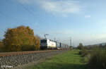 193 815-8  Kätchen  zieht bei Thüngersheim mit einem WEchselpritschen LKW-Walter in Richtung Norden. 27.10.24