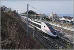 Der inoui TGV 6504 wartet in der Zugsausgangsstation Evian les Bains auf die Abfahrt nach Paris Gare de Lyon um 13:18. Der Zug bestehend aus dem Euroduplex Rame 804.

12. Februar 2022