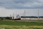 akiem/876198/193-849-7-unser-hansi-zieht-bei 193 849-7 'Unser Hansi' zieht bei Uffenheim ein SARP Intermodal Zug gen Süden 27.05.24