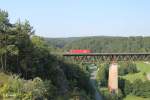 1016 048-1 überquert das Viadukt bei Beratzhausen mit einem gemischten Güterzug. 25.07.14