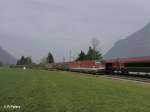 1144 237 + 231 mit gedecktem Güterzug bei Niederaudorf. 03.11.10