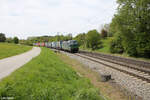 193 207-8 zieht mit einem Routier Wechselpritschenzug bei Pölling in Richtung Passau. 28.04.24