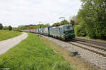 193 207-8 zieht mit einem Routier Wechselpritschenzug bei Pölling in Richtung Passau. 28.04.24