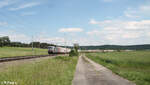 193 849 zieht mit einem Wechselpritschen Mars Logistics Zug bei Oberdachstetten in Richtung Norden. 08.06.24