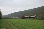 6193 498-3 zieht mit einem Kesselzug bei Wernfeld in Richtung Norden 20.10.24
