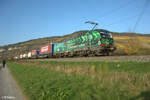 6193 757-2  Green Mobility Allianz  zieht ein Wechselpritschen Winner Spedition bei Thüngersheim in Richtung Süden. 27.10.24