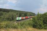 ER20 02 zieht den Wiesau Containerzug von Hof nach Wiesau kurz vor Marktredwitz. 28.07.18