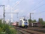 ES64 U2-061 zieht ein Intermodalzug durch Regensburg Ost. 27.08.09