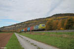 193 588-1 zieht mit einem Containerzug bei Thüngersheim in Richtung Süden. 21.10.24