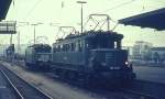 Mitte der 1970er Jahre wurde die Baureihe 145 noch regelm��ig vor Z�gen ins Wiesental eingesetzt, am 31.12.1974 warten 145 180-6 und 145 172-4 in Basel Badischer Bahnhof auf ihren n�chsten Einsatz.