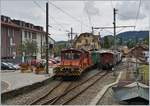 Zwei GFN Te 4/4 warten mit ihrem Zug in Blonay auf die Abfahrt nach Chaulin.