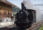 Huttwiler Dampftage. 

Ed 3/4 51 der Bern-Schwarzenburg-Bahn auf Rangierfahrt in Huttwil. Oktober 2023.
