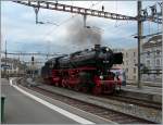 Die m�chtige und doch zierliche 01 202 beim einer Rangierfahrt (Umfahrnd ihres Extrazuges nach Montreux) in Lausanne.