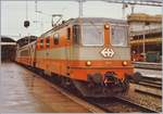 Die SBB Re 4/4 II 11103 wartet mit einem EW III Pendelzug in Luzern auf die Abfahrt nach Zürich.