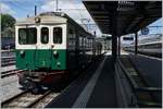 In Morges wartet der historische BAM BCFe 4/4 N� 2 auf die Abfahrt (auf Blockdistanz zu vorhergehenden Regionalzug) Richtung Apples.