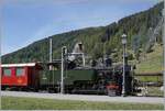Die von Frankreich für Indochina bei der SLM bestellte, 1923 ausgelieferte und von der DFB (Dampfbahn Furka-Bergstrecke) aus Vietnam in die Schweiz zurückgeholte HG 4/4 704 wartet (fototechnisch etwas an ungeschickter Stelle) in Oberwald mit ihrem Dampfzug 154 auf die Abfahrt nach Realp.

30. September 2021