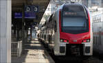 Mit Olli auf Motivsuche in Schaffhausen - 

Ein RAe 512 als RE40 nach Zürich HB steht abfahrtbereit auf Gleis drei im Bahnhof von Schaffhausen. 

09.02.2025