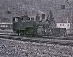 Br�nig HG 3/3 1067 im Regeldienst:  Normalerweise besorgte der kleine Dieseltraktor Tm 2/2 1 der BOB die Ueberfuhr von Wagen von der SBB-Br�nig-Strecke (heute Zentralbahn) auf die BOB (und umgekehrt) in Interlaken Ost. Wenn die BOB-Lok ausfiel, musste als fahrdraht-unabh�ngiges Fahrzeug eine Br�nig-Dampflokomotive einspringen, wie hier im Jahre 1962.  