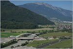 Die Suche nach einem besseren Fotostelle für die neue Rhonebrücke führten mich an Nahe an den sicheren Abgrund; doch von dort hat man eine schönen Blick auf die Brücke und die
