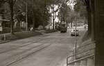 Die ehemalige Tramlinie 1 in Bern im Raum Br�ckfeld: Motorwagen 175 mit Anh�nger 204 kommt aus der Endschlaufe Br�ckfeld heraus und h�lt dann gerade an der Haltestelle Beaulieustrasse.