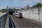 Auch der Ort selbst, den man von Bahnstrecken nicht mehr sieht, lohnt auf jeden Fall ienen Besuch. Im Bild ein ausfahrender SBB Domino als R13 von Yverdon nach Biel/Bienne.

5. Juli 2025