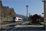 Ein SBB Flirt erreicht als RE 3964 Chambrelien und wird nach kurzem Aufenthalt in die Gegenrichtung nach Le Locle weiterfahren.