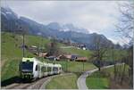 Der BLS RABe 535 103 nach Bern kurz nach der Abfahrt in Enge im Simmental.