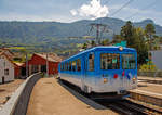 Der BDhe 2/4 14 mit dem Bt 24 erreichen am 01.08.2019 das Hochperron vom Turmbahnhof in Arth-Goldau.

In den Jahren 1949, 1954 und 1967 stellte die Arth-Rigi-Bahn (ARB) vier Zahnrad-Triebwagen CFeh 2/4 11–14 in Betrieb. Die Triebwagen werden heute von den Rigi-Bahnen als BDhe 2/4 bezeichnet, Nr. 14 bereits seit Ablieferung.

Die ersten zwei Triebwagen (11 und 12) wurden 1947 von der damaligen Arth-Rigi-Bahn (ARB) bestellt. Dies wurde nötig, weil moderne und leistungsfähige Fahrzeuge gebraucht wurden, die im zeitweise sehr starken Stoßverkehr auch in der Lage waren, bergseits einen Steuerwagen oder Vorstellwagen zu schieben. Die SLM wurde mit der Konstruktion und der Ausführung der mechanischen und wagenbaulichen Teile betraut. Die SAAS lieferte und montierte die elektrische Ausrüstung. Im Juli und August 1949 wurden die ersten beiden Triebwagen abgeliefert. 1952 wurde ein dritter Triebwagen in Auftrag gegeben, der im Jahre 1954 abgeliefert wurde.

In den Jahren 1958 bis 1960 wurden drei Steuerwagen Bt (22 bis 23) beschafft, die die bisher verwendeten Vorstellwagen ablösen sollten. Sie wurden von SWS und SAAS gebaut. Die ersten zwei Pendelzüge konnten in der Wintersaison 1958/59 in Betrieb genommen werden. Der dritte Steuerwagen Bt 23 folgte 1960.

Im Januar 1964 wurde der Auftrag zur Lieferung einer weiteren Pendelzugeinheit mit dem BDhe 2/4 14 und dem Bt 24 erteilt. Der Triebwagen wurde gegenüber seinen Vorgängern neu konstruiert. So ist der Kasten etwas länger und der Innenausbau wies verschiedene Änderungen auf. Er wurde im Jahr 1967 abgeliefert.

TECHNISCHE DATEN des BDhe 2/4 – 14(11-13 weichen etwas ab):
Hersteller:  SLM/SAAS
Spurweite:  1.435 mm (Normalspur)
Zahnradsystem:  Riggenbach
Anzahl: 4
Achsformel:  2’z 2’z
Länge über Puffer:  15.980 mm
Drehzapfenabstand:  9.550 mm
Achsabstand im Drehgestell:  2.850 mm
Laufraddurchmesser : 955mm
Dienstgewicht: 27,4 t
Max. Zuladung: 2,0 t
Ladefläche: 6,0 m²
Höchstgeschwindigkeit: 21 km/h (bergwärts), 17 km/h (talwärts)
Stundenleistung: 480 kW
Stundenzugkraft: 136 kN
zulässiges Vorstellgewicht: max. 23.8t
Stromsystem: 1500 V DC (=)
Sitzplätze:  63
Stehplätze: 47
