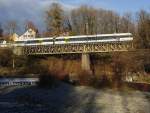 Von Weinfelden kommend hat S5 23563 gerade die Station Sitterdorf verlassen und überquert am 07.12.2013 auf der Fahrt nach St. Gallen die Sitter.