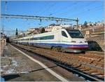 Der CIS ETR 470 N° als EC Richtung Italien bei der Druchfahrt in Rivaz.