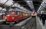 Churchill durfte da schon mitfahren - 

..., deshalb heute der Name Churchill Pfeil. Auf dem Nachbargleis im Züricher Hauptbahnhof fährt ein ICE ein.

06.03.2025