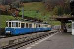 Der MOB ABDe 8/8 4001 SUISSE auf einer Sonderfahrt von Montreux Richtung Berner Oberland in Les Avants.