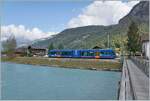 Der MIB Be 2/6 13 (ex CEV MVR Be 2/6 7004) auf der Fahrt von Meiringen nach Innertkichen beim Halt an der Haltstelle Aareschlucht West.