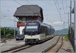 Passend zum Anlass der Saison Eröffnung der B-C zeigt sich der CEV MVR ABhe 2/6 7503  Blonay-Chamby  auf dem Weg von Montreux nach Les Avants in Chamby.