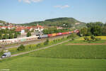 187 511-1 zieht mit einem Containerzug durch Retzbach-Zellingen.