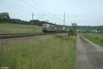 383 404 zieht bei Oberdachstetten ein Containerzug in Richtung Norden.
